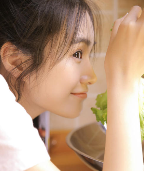 娜扎为江疏影庆生韩星HaNi谈与初恋仍有联络